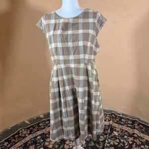Mata Traders Taupe & White Buffalo Check Plaid Cap Sleeve Fit & Flare Dress | Si